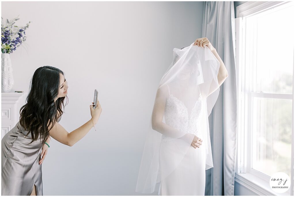 bride getting ready willow heights mansion wedding